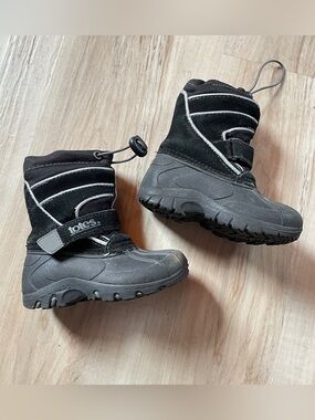 Totes Kids Black Waterproof Insulated Snow Boots, size 5 cinch top